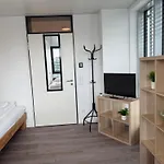Appartement Deluxe 5-bedroom With Modern Kitchen And Two Bathrooms