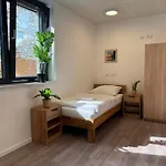 Deluxe 5-bedroom With Modern Kitchen And Two Bathrooms