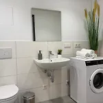 Deluxe 5-bedroom With Modern Kitchen And Two Bathrooms Floersheim am Main