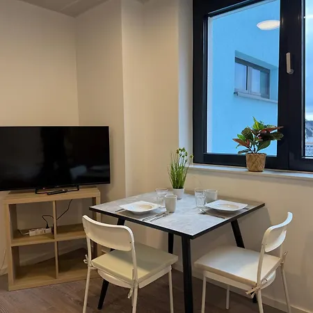 Deluxe 5-bedroom With Modern Kitchen And Two Bathrooms Floersheim am Main