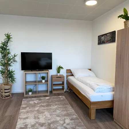 Deluxe 5-bedroom With Modern Kitchen And Two Bathrooms *