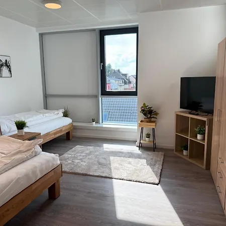 Deluxe 5-bedroom With Modern Kitchen And Two Bathrooms *
