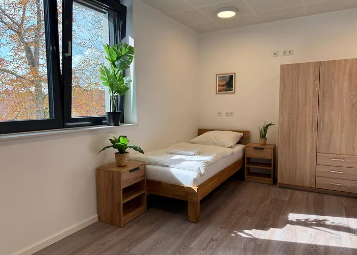 Deluxe 5-bedroom With Modern Kitchen And Two Bathrooms