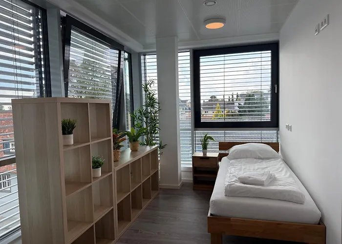 Deluxe 5-bedroom With Modern Kitchen And Two Bathrooms Apartmán Floersheim am Main